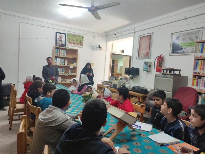 بازدید دانش آموزان از کتابخانه