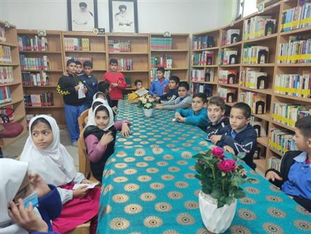 بازدید دانش آموزان از کتابخانه