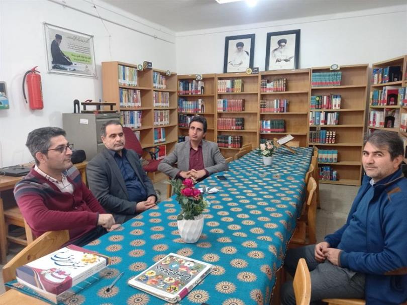 بازدید مسئولین از کتابخانه